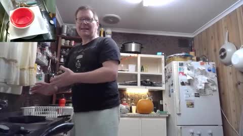 Snapshot of cookieliquor chatting on October 27, 9:50 pm Cookie - I do cooking streams occasionally. Next stream  online show from October 27, 9:50 pm