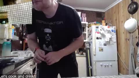 Snapshot of cookieliquor chatting on September 15, 9:16 pm Cookie - I do cooking streams occasionally. Next stream  online show from September 15, 9:16 pm