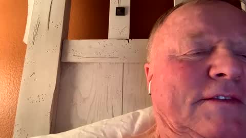 Snapshot of cookoosnest chatting on December 7, 8:00 am cookoosnest online show from December 7, 8:00 am