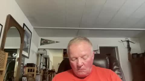 Snapshot of cookoosnest chatting on October 8, 3:44 am cookoosnest online show from October 8, 3:44 am