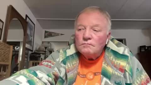 Snapshot of cookoosnest chatting on December 19, 3:40 am cookoosnest online show from December 19, 3:40 am