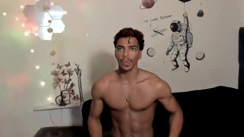 Snapshot of coreyglover chatting on October 28, 9:45 am CoreyGlover online show from October 28, 9:45 am