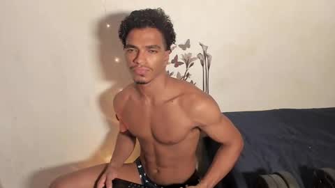 Snapshot of coreyglover chatting on September 16, 6:47 am CoreyGlover online show from September 16, 6:47 am