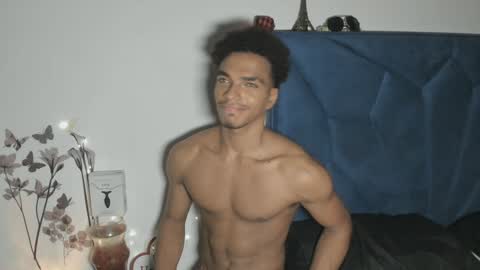 Snapshot of coreyglover chatting on December 17, 6:24 am CoreyGlover online show from December 17, 6:24 am