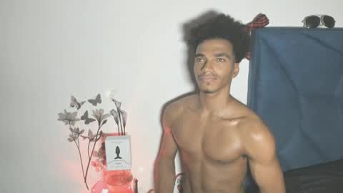 Snapshot of coreyglover chatting on December 16, 5:38 am CoreyGlover online show from December 16, 5:38 am