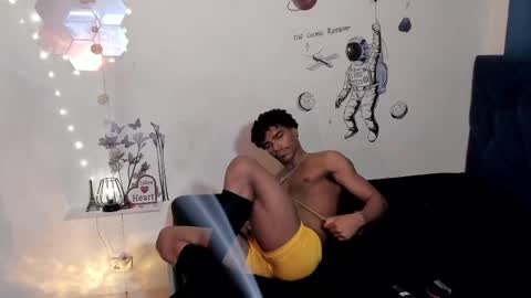 Snapshot of coreyglover chatting on October 25, 6:59 am CoreyGlover online show from October 25, 6:59 am