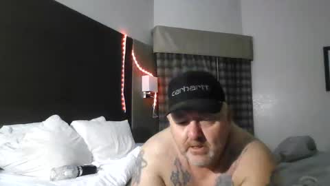 Snapshot of couple_pleaser1 chatting on November 2, 12:15 am Ieathairytacos online show from November 2, 12:15 am