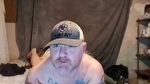 Snapshot of couple_pleaser1 chatting on February 26, 3:53 am Ieathairytacos online show from February 26, 3:53 am