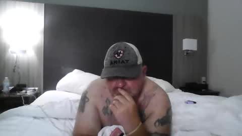 Snapshot of couple_pleaser1 chatting on October 23, 9:07 pm Ieathairytacos online show from October 23, 9:07 pm