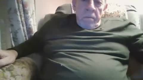 Snapshot of courieral1 chatting on October 23, 4:49 am courieral1 online show from October 23, 4:49 am