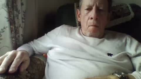 Snapshot of courieral1 chatting on December 19, 9:51 am courieral1 online show from December 19, 9:51 am