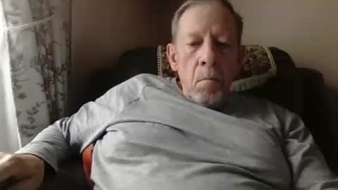 Snapshot of courieral1 chatting on September 28, 9:18 am courieral1 online show from September 28, 9:18 am