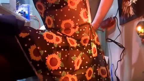 Snapshot of crackback_kyd chatting on February 8, 8:20 am crackback_kyd online show from February 8, 8:20 am