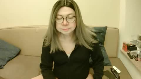 Kelly   online show from February 7, 5:51 pm