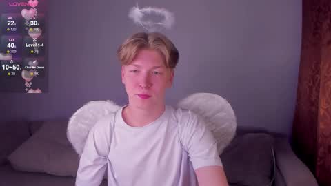 Snapshot of creamcherrystudio chatting on October 29, 3:53 am TheMikeSever online show from October 29, 3:53 am