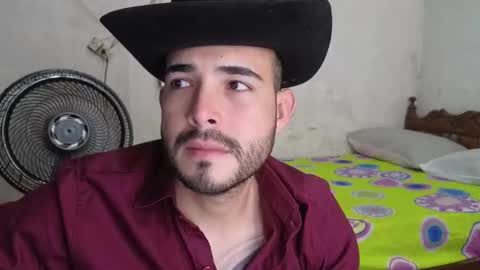 Snapshot of cris_simons chatting on February 21, 12:05 am cris_simons online show from February 21, 12:05 am