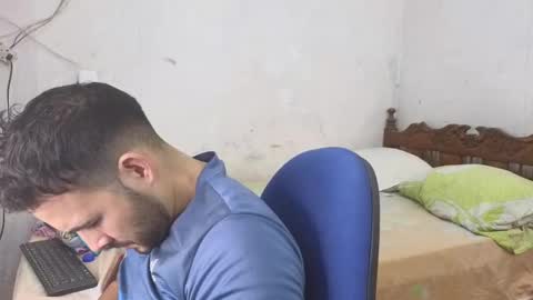 Snapshot of cris_simons chatting on December 4, 5:33 pm cris_simons online show from December 4, 5:33 pm