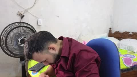 Snapshot of cris_simons chatting on December 30, 1:04 am cris_simons online show from December 30, 1:04 am