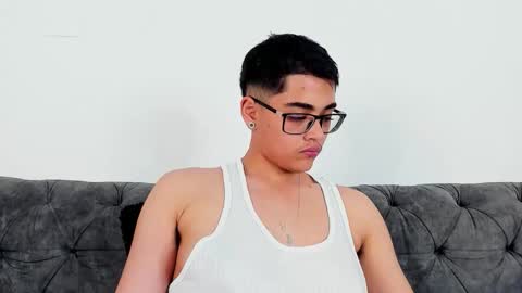 cristian_suarezz_ online show from October 27, 12:35 am