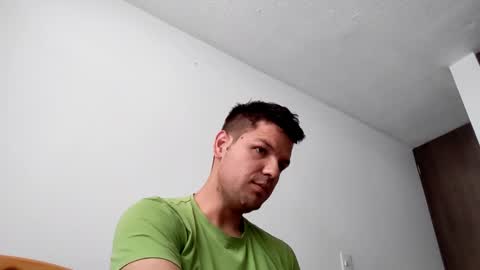 Snapshot of cristopher3042 chatting on February 9, 3:01 pm cristopher3042 online show from February 9, 3:01 pm