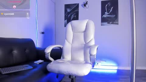 Cristopher online show from February 25, 2:40 pm