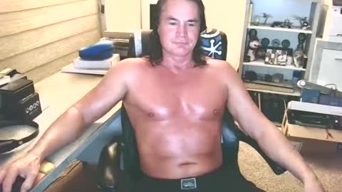 Snapshot of cucuforcocopuffs chatting on October 2, 3:32 am Yup... kinda old but Stop in and say hello online show from October 2, 3:32 am