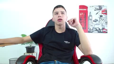 Snapshot of cumandres chatting on October 6, 2:22 pm cumandres online show from October 6, 2:22 pm