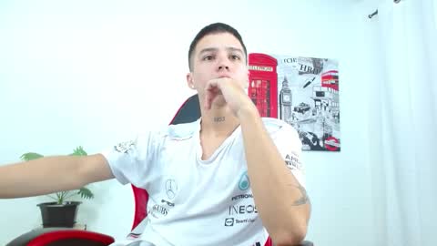 Snapshot of cumandres chatting on October 28, 2:19 pm cumandres online show from October 28, 2:19 pm