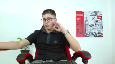 Snapshot of cumandres chatting on September 11, 2:27 pm cumandres online show from September 11, 2:27 pm