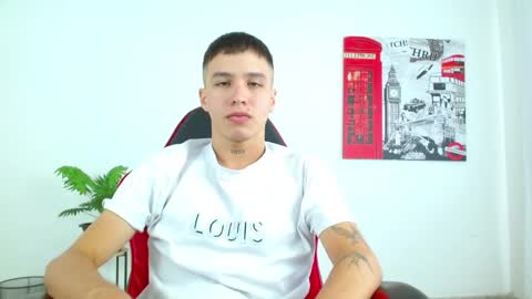 cumandres online show from November 18, 2:43 pm