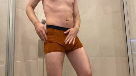 Snapshot of curlyboyy_ chatting on October 26, 10:12 pm Mike  pvt is open online show from October 26, 10:12 pm