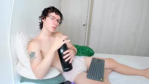 Noah online show from July 1, 3:02 pm