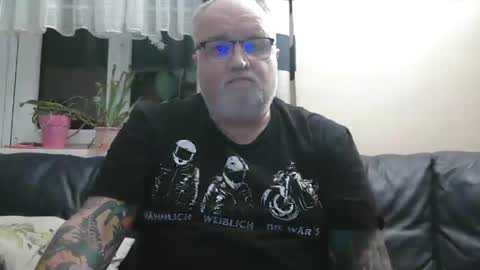 curtus14 online show from December 8, 9:41 pm