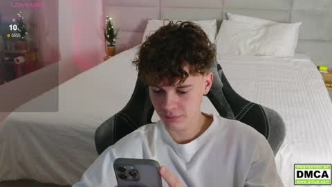 Snapshot of cute_thomas chatting on December 21, 8:00 pm Thomas -  online show from December 21, 8:00 pm