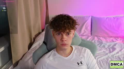 Snapshot of cute_thomas chatting on October 22, 7:27 pm Thomas -  online show from October 22, 7:27 pm