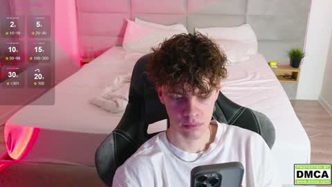 Snapshot of cute_thomas chatting on February 4, 6:06 pm Thomas -  online show from February 4, 6:06 pm