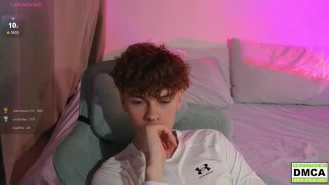 Snapshot of cute_thomas chatting on October 5, 10:25 pm Thomas -  online show from October 5, 10:25 pm