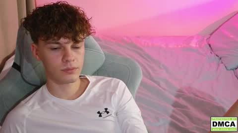 Snapshot of cute_thomas chatting on October 16, 7:33 pm Thomas -  online show from October 16, 7:33 pm