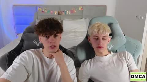 Snapshot of cute_thomas chatting on February 18, 7:43 pm Thomas -  online show from February 18, 7:43 pm