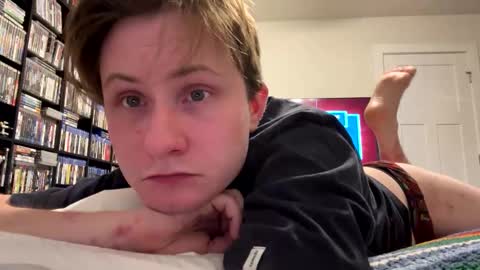 cuteboii29 online show from April 22, 4:52 am