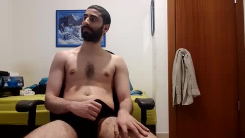 cuteguy52 online show from April 6, 9:37 pm