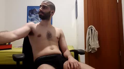 cuteguy52 online show from June 1, 9:48 pm