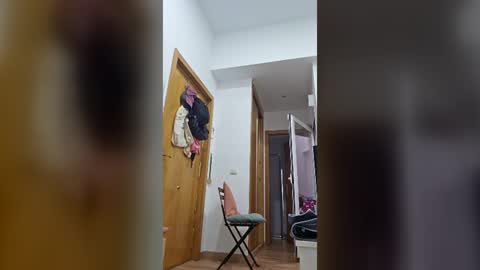 dami_mad_ online show from August 2, 4:49 pm