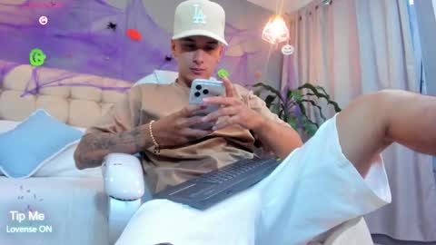 Snapshot of damian23_ chatting on October 7, 3:16 pm DAMIAN online show from October 7, 3:16 pm