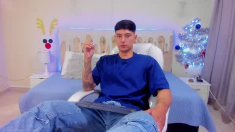 Snapshot of damian23_ chatting on December 3, 12:16 pm DAMIAN online show from December 3, 12:16 pm