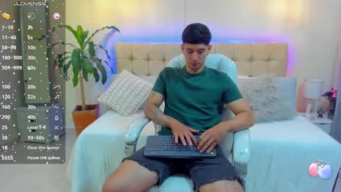 Snapshot of damian23_ chatting on January 20, 1:11 pm DAMIAN online show from January 20, 1:11 pm