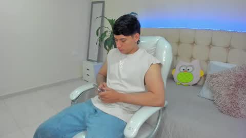 Snapshot of damian23_ chatting on January 10, 12:15 pm DAMIAN online show from January 10, 12:15 pm