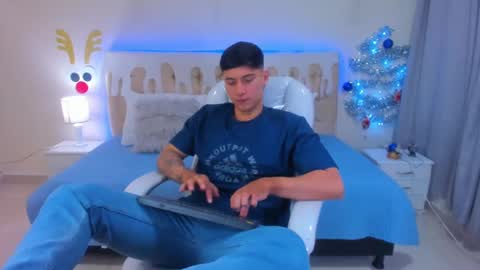 Snapshot of damian23_ chatting on December 6, 2:06 pm DAMIAN online show from December 6, 2:06 pm