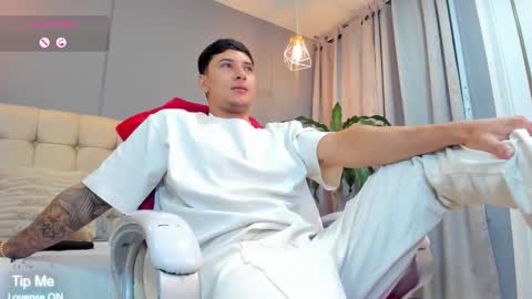 Snapshot of damian23_ chatting on October 17, 10:30 am DAMIAN online show from October 17, 10:30 am