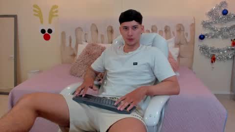 Snapshot of damian23_ chatting on December 23, 12:41 pm DAMIAN online show from December 23, 12:41 pm